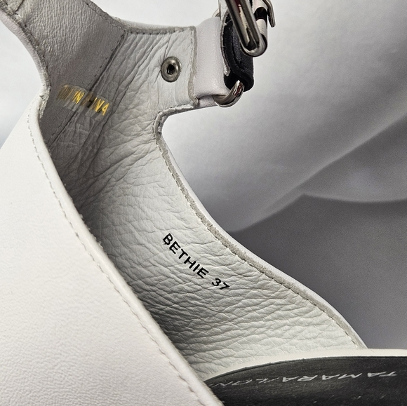 So chic! Tamara London, "Bethie" black and white shoes sz 37 - Picture 7 of 12